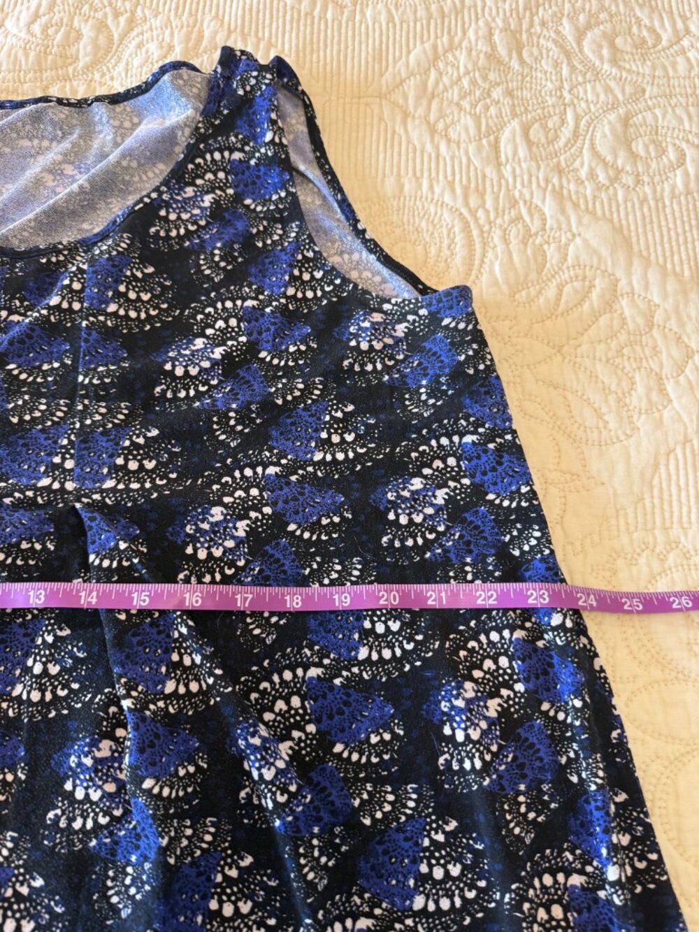 Sleeveless scoop neck midi dress, a beautiful blue and black lace-style. - Picture 3 of 4